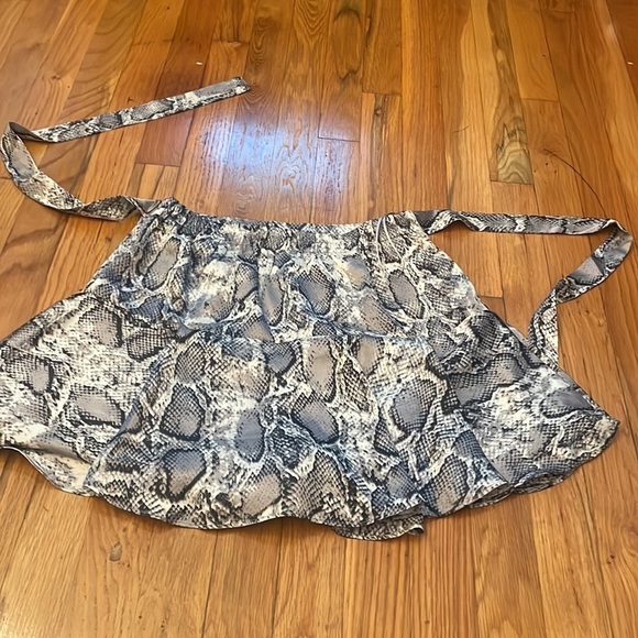 Glam Small Snakeskin Skirt with Tie - Picture 4 of 8
